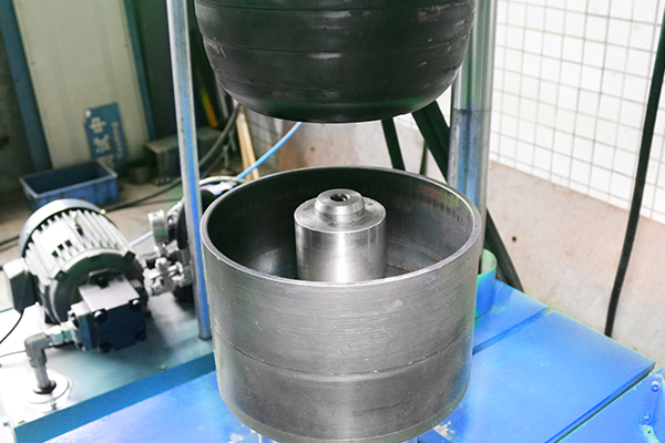 Автоматический аппарат точечной сварки для внутреннего кольца с точной подачей проволоки 10