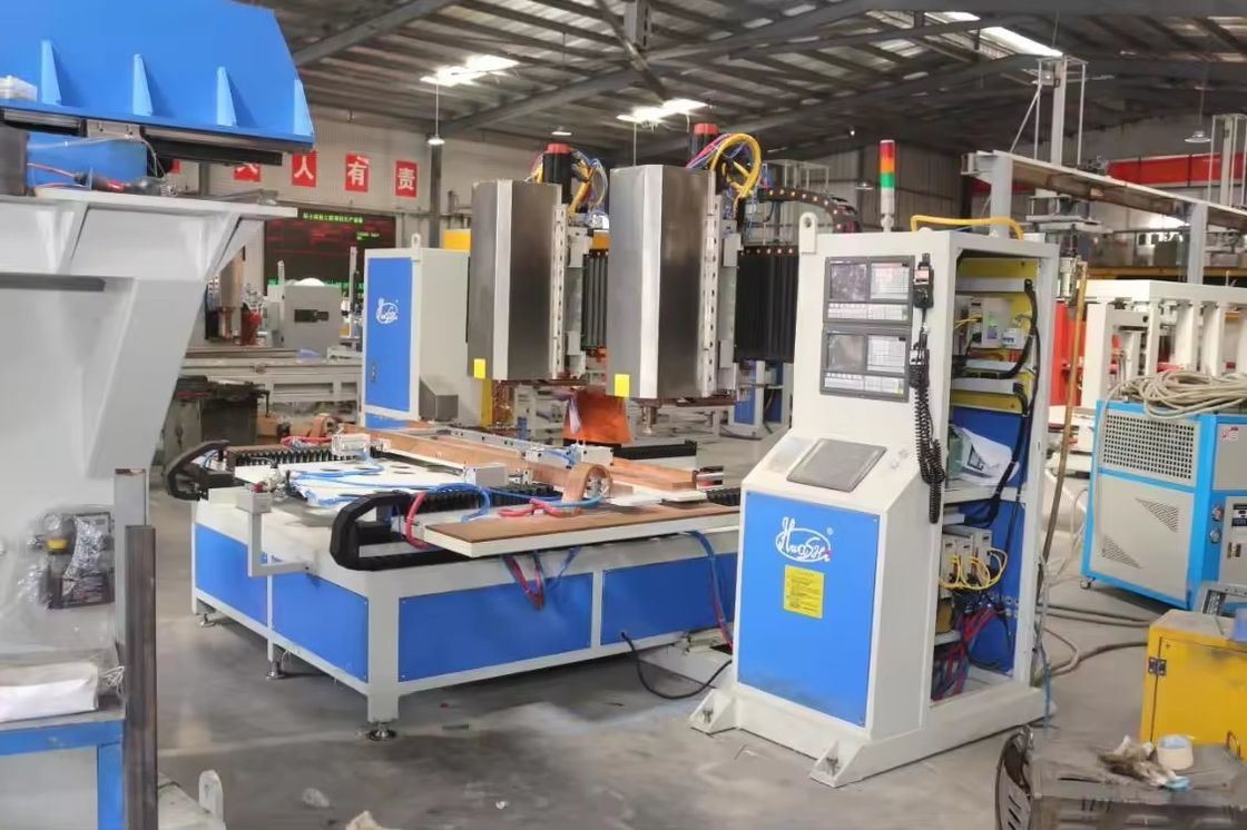 Семь 7-осевых станков сварки с помощью CNC с двойными головами Автоматический листовой металл для приседания